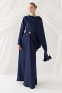 İsalle Belt Pleated Brooch Dress