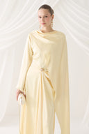 İsalle Belt Pleated Brooch Dress